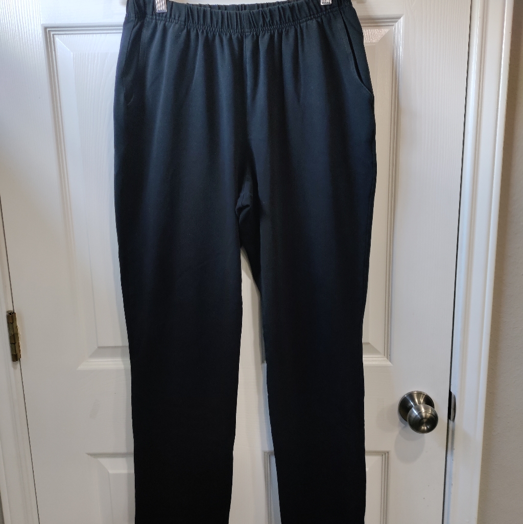 L.L. Bean Women's Black Straight Leg Pull On Stretch Pant Women's Size M